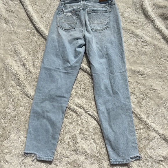 American Eagle Light Wash Distressed Mom Jeans | Size 0 | Y2K Grunge Vibes - Picture 7 of 9